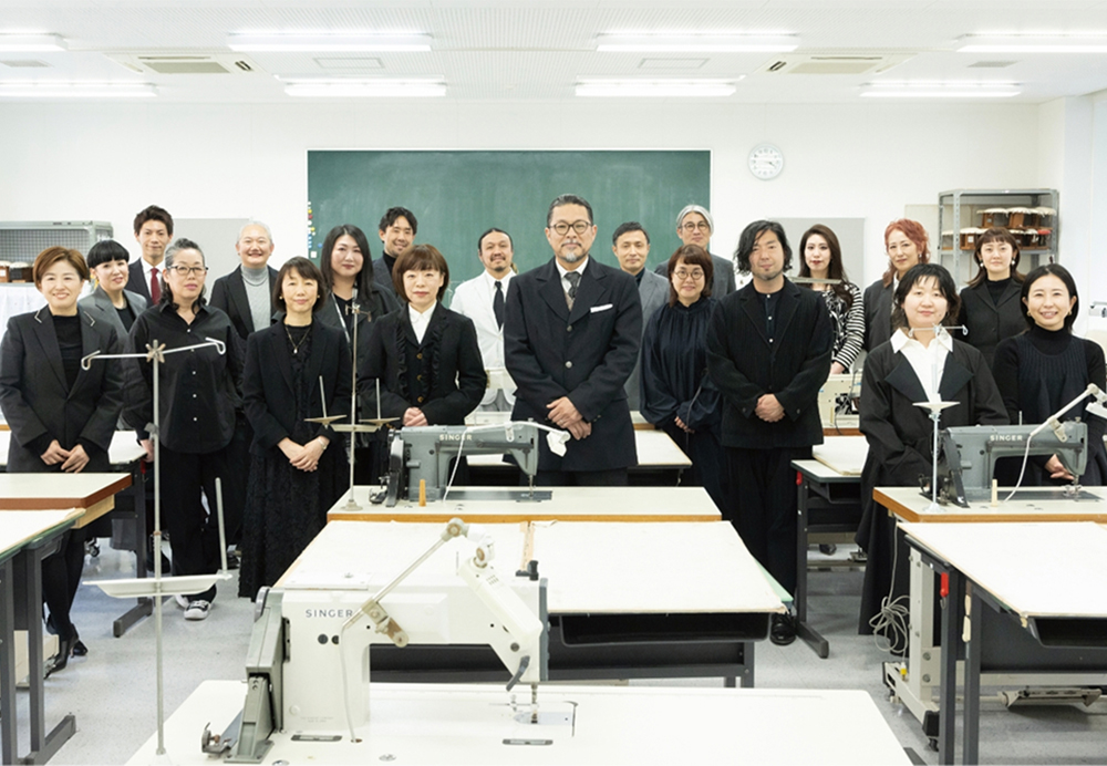 「人間教育と技術教育」のスローガンのもと、講師陣が学生の個性を伸ばす。