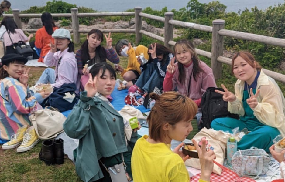 新入生の歓迎会を各科毎に上級生が企画して新1年生と遠足や美術館などに行き、親睦を深めます。